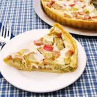 tranche de tarte à la rhubarbe